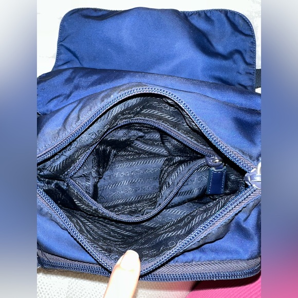 Prada crossbody bag navy re-nylon with pocket and buckle - Picture 11 of 12